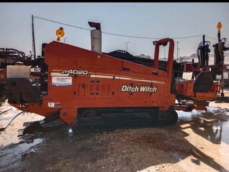 جهاز الحفر الأفقي الموجّه Ditch Witch JT4020 All Terrain في الموقع